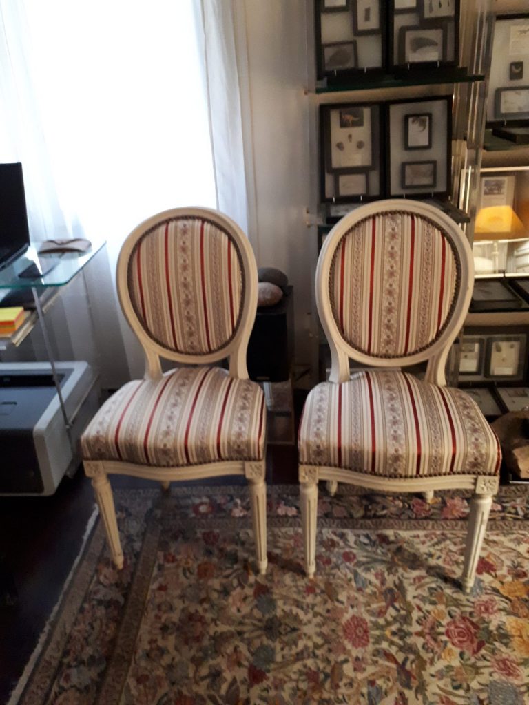 Paire de chaises style Louis XVI